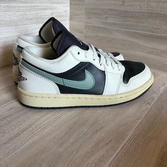 Nike Air Jordan 1 Low Jade Smoke Green White Sail DC0774-001 - Picture 2 of 13